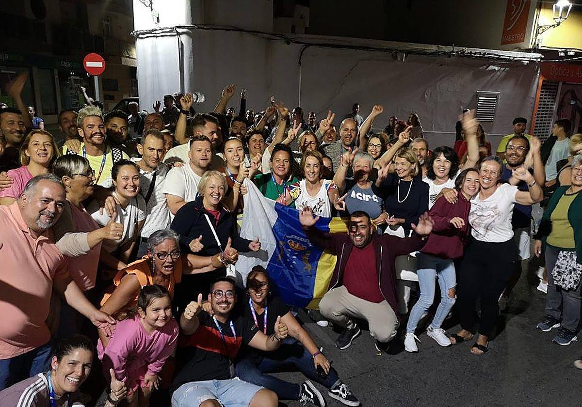 Un momento de la celebración de Juntos por Mogán la noche de las elecciones.