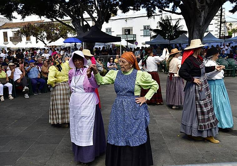 Los bailes tradicionales volvieron a San Juan.