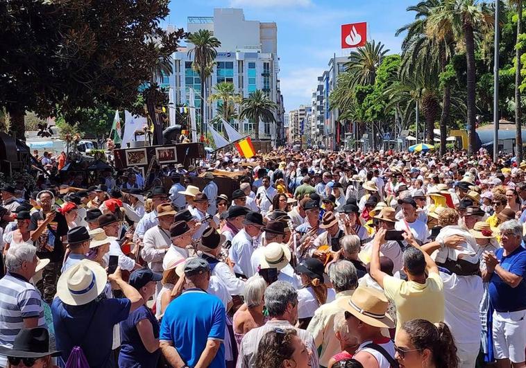 El Paseo Romero llena de canariedad la capital grancanaria