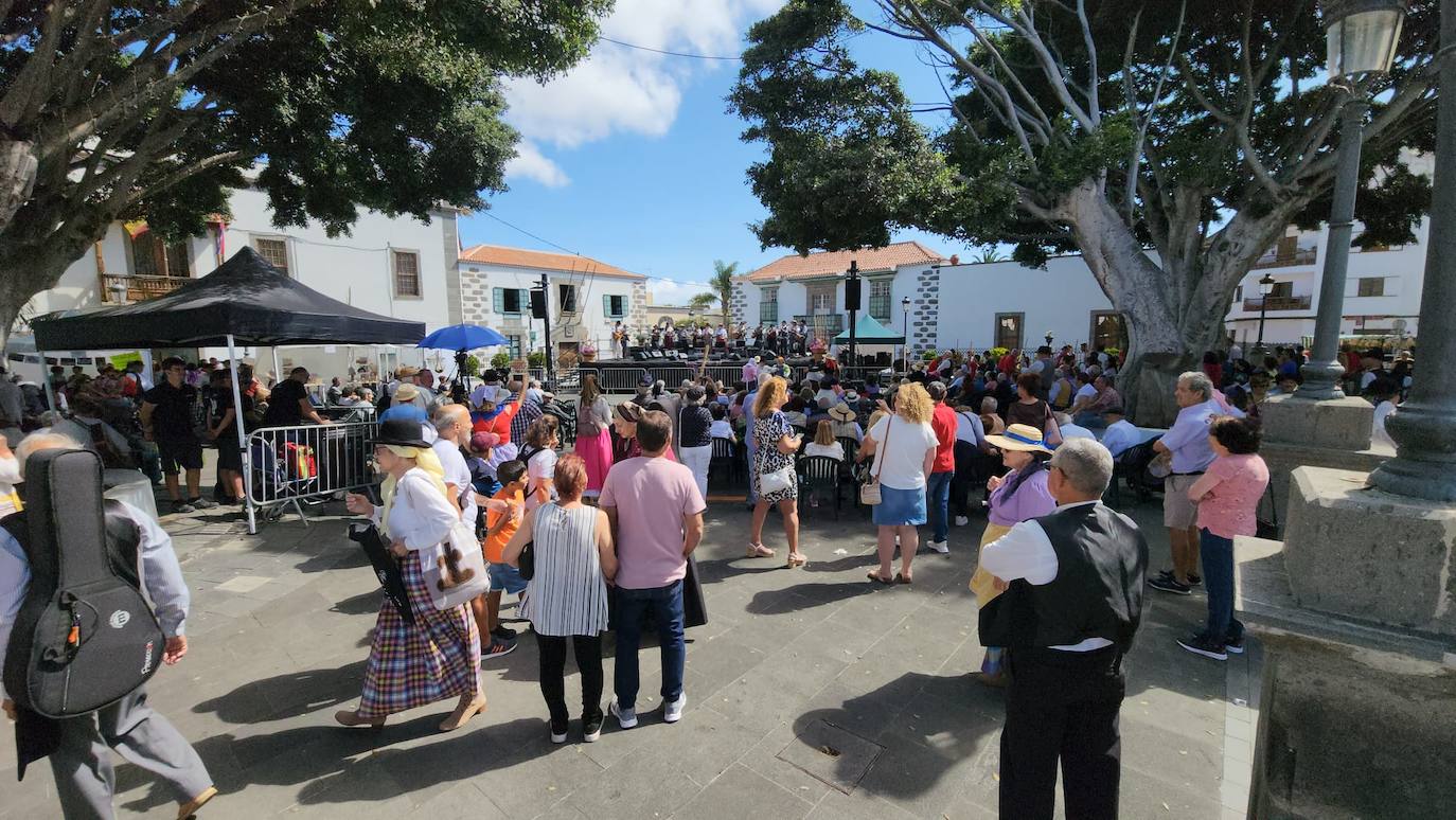 La plaza San Juan acoge el Día de Canarias