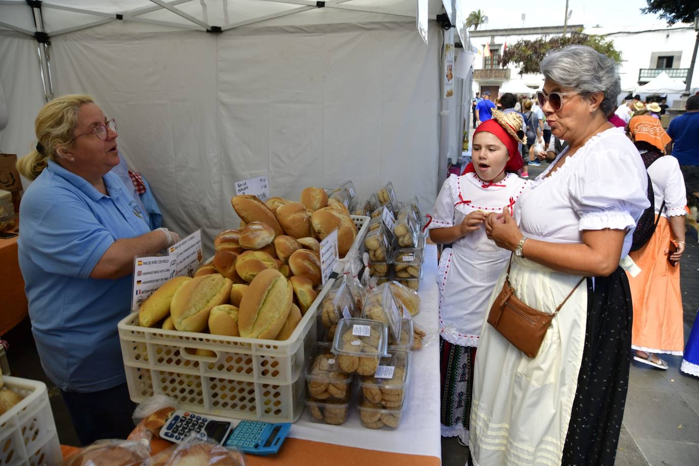 La plaza San Juan acoge el Día de Canarias