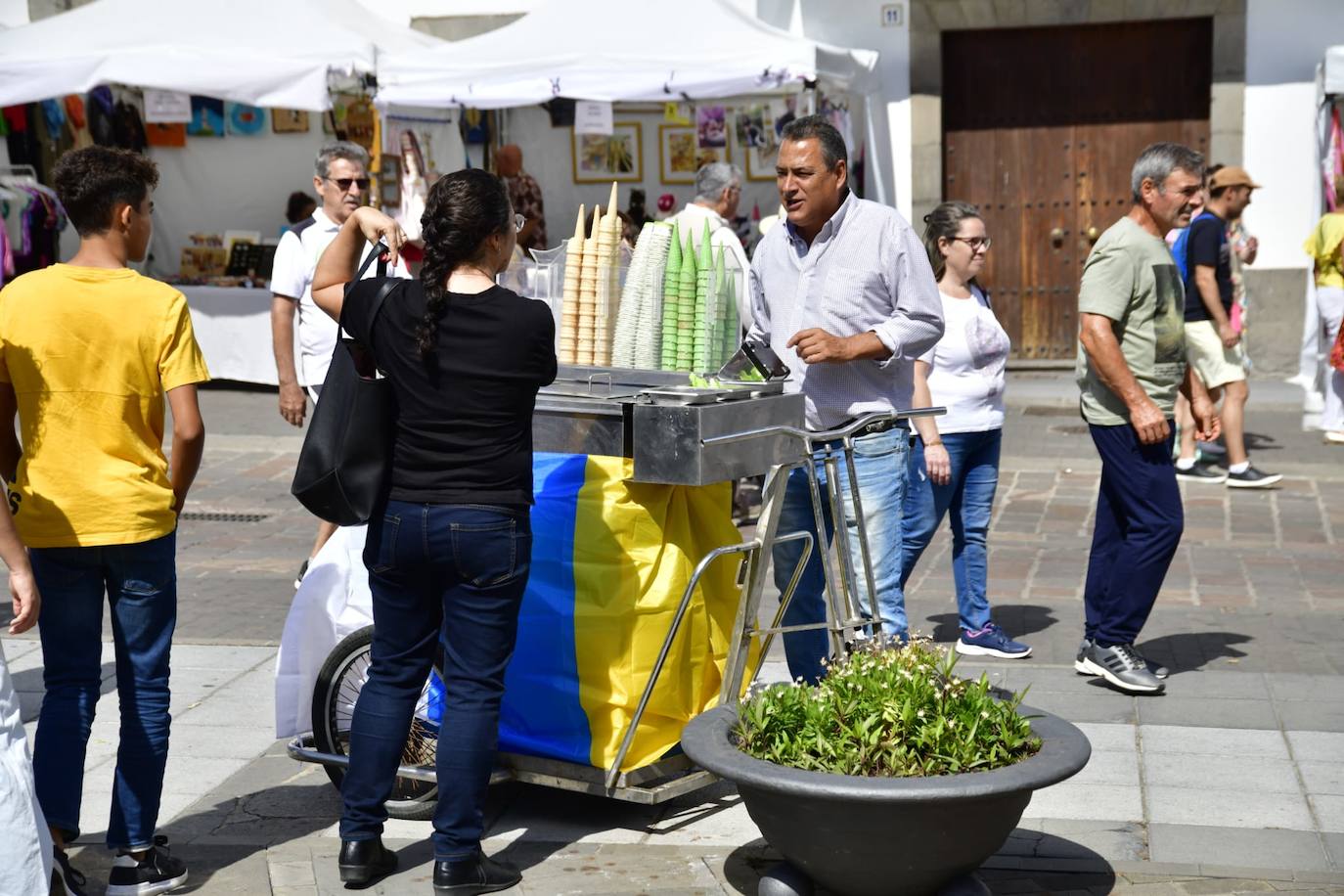 La plaza San Juan acoge el Día de Canarias