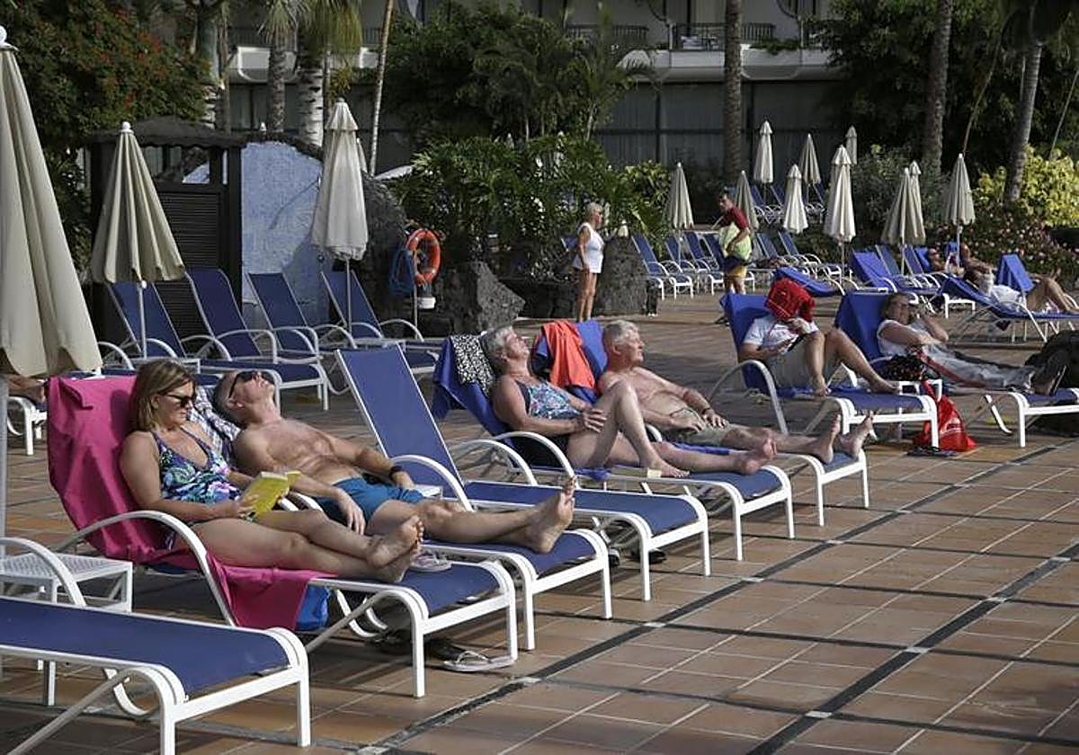 Huéspedes en un hotel sureño.