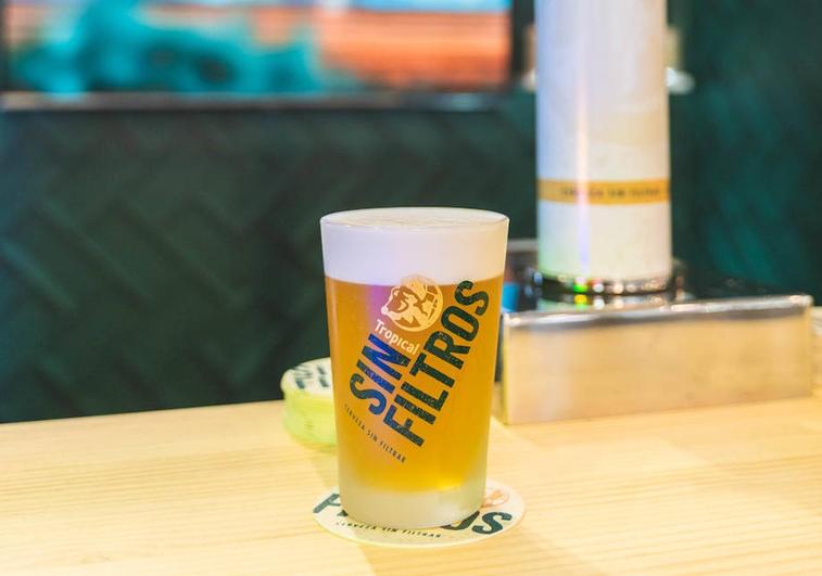 Cervecera de Canarias incorpora su primera cerveza premium sin filtrar a la familia Tropical