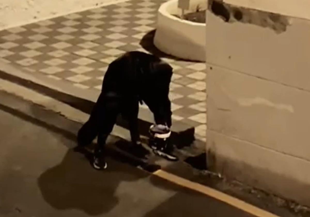 El Batman de la Nueva Isleta recupera el aparcamiento para los vecinos