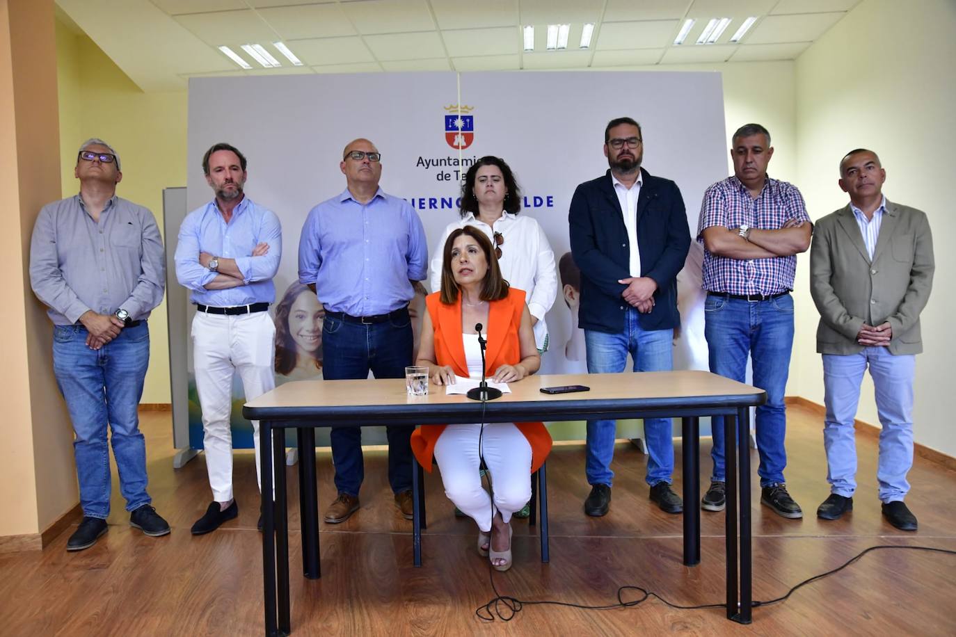 Carmén Hernández junto a todo su equipo.