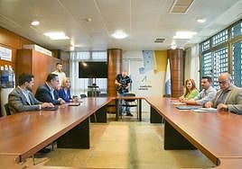 Primer encuentro oficial entre las comisiones negociadoras de CC y PP tras los resultados del 28M.