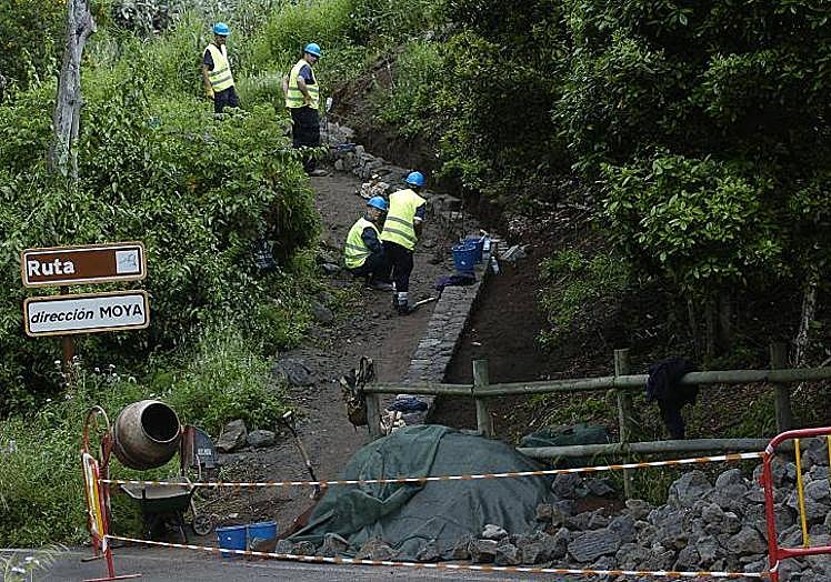 Imagen de archivo de trabajos de acondicionamiento del sendero.