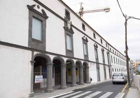 Imagen de archivo del antiguo Hospital de San Martín, en Vegueta, donde abrirá el futuro Museo de Bellas Artes de Gran Canaria.