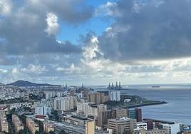 Cielo nuboso en la capital grancanaria.