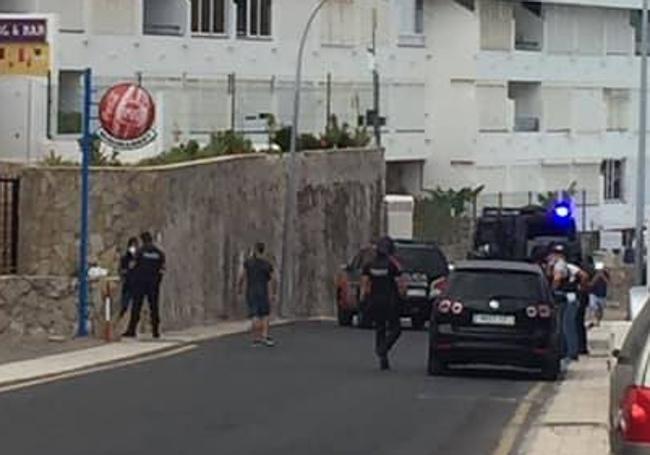 Agentes de policía en Puerto Bello tras unos incidentes.