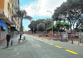 Un solo carril en un tramo de Juan Rejón por la MetroGuagua