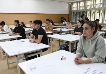 Tres autoras y un autor en la primera prueba de la EBAU: «Hay azar e intención»