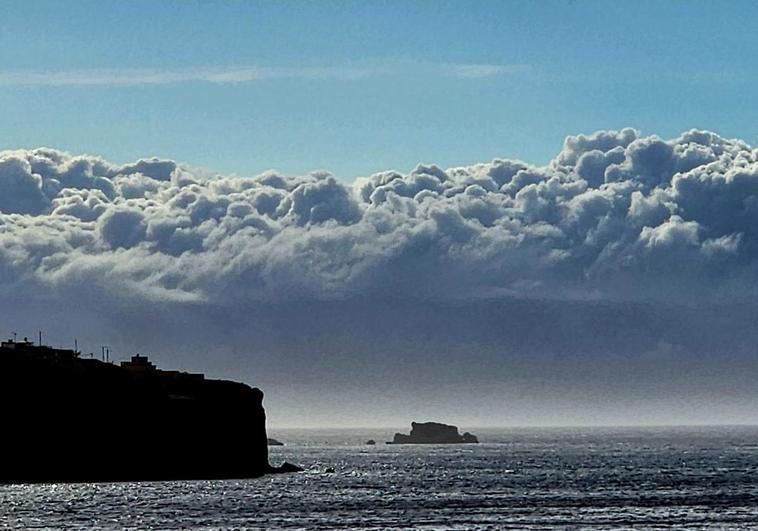 Cielos nubosos y lluvias débiles en Canarias tras el paso de Óscar