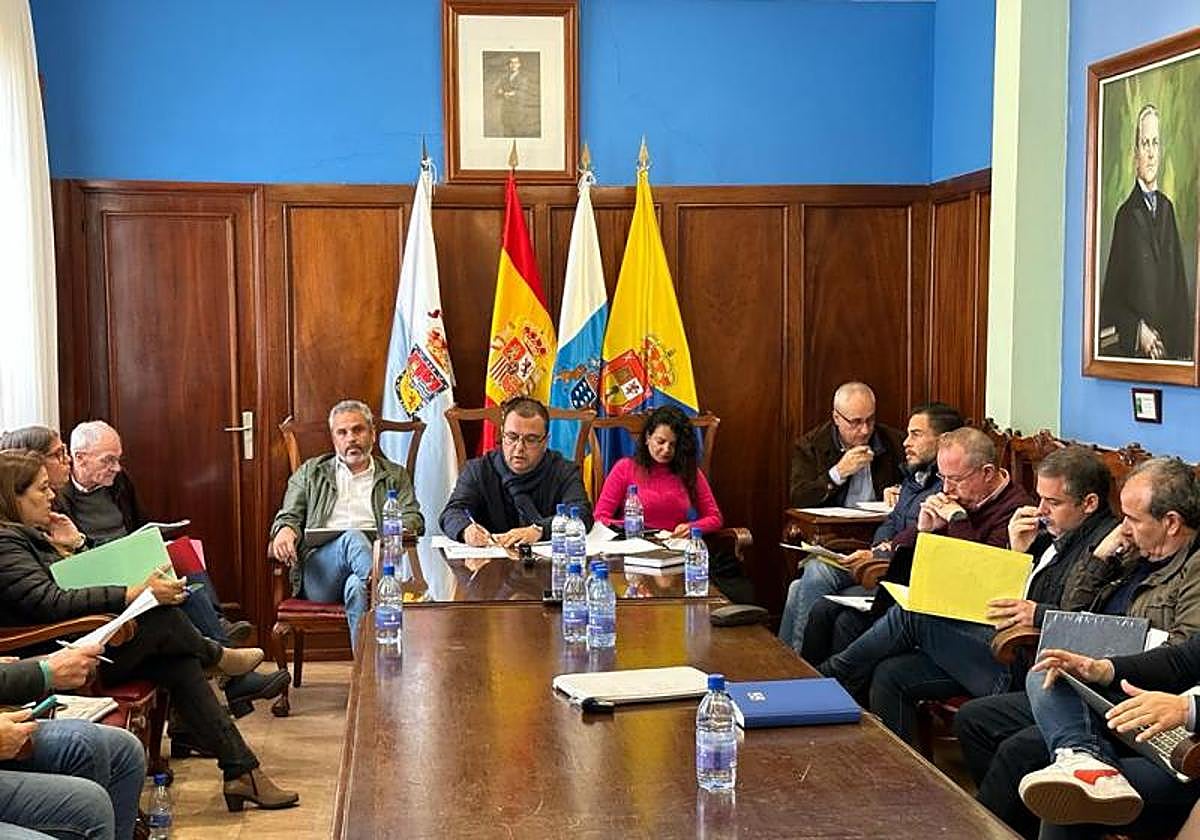 Imagen de un pleno reciente en el Ayuntamiento de Guía.