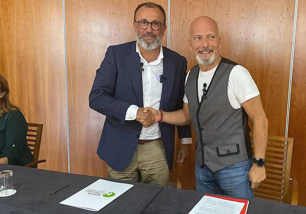 Francisco García, alcalde de Santa Lucía de Tirajana por NC, y Julio Ojeda, cabeza de lista del PSOE.