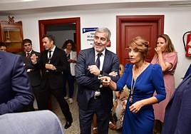 Fernando Clavijo, junto a Onalia Bueno, en su visita a Mogán.