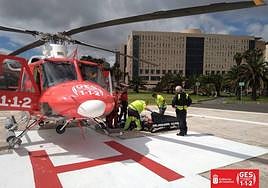 Llegada del afectado al Hospital Universitario Doctor Negrín.