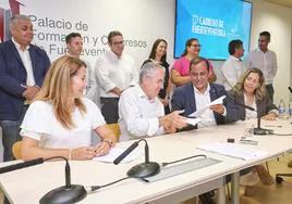 Firma del pacto CC-PSOE para el Cabildo y los cuatro ayuntamientos.