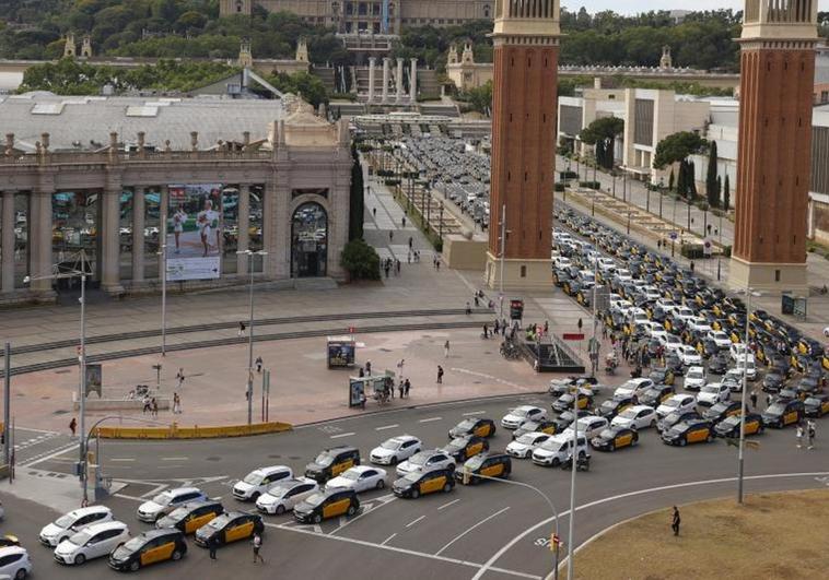 Los taxistas de las islas, vigilantes ante el desembarco de Uber en Canarias