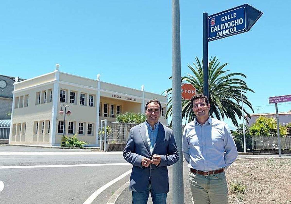 El cartel de la calle Calimocho-Kalimotxo ya está instalado en Tacoronte.