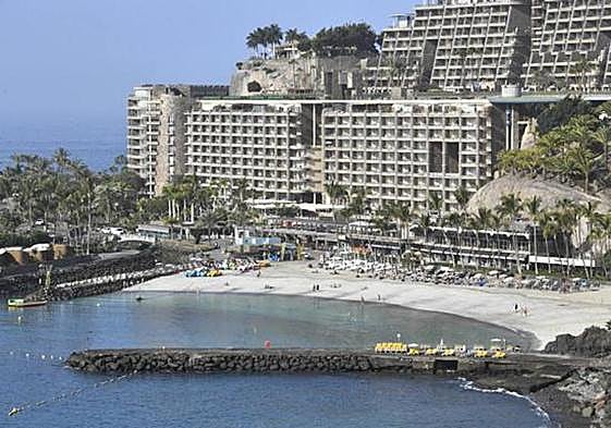Vista de la playa Anfi del Mar.
