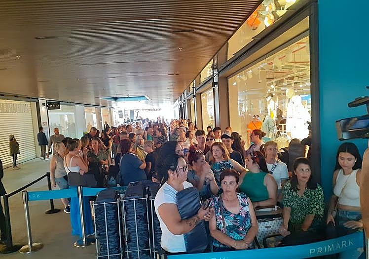 Momentos previos a la apertura.