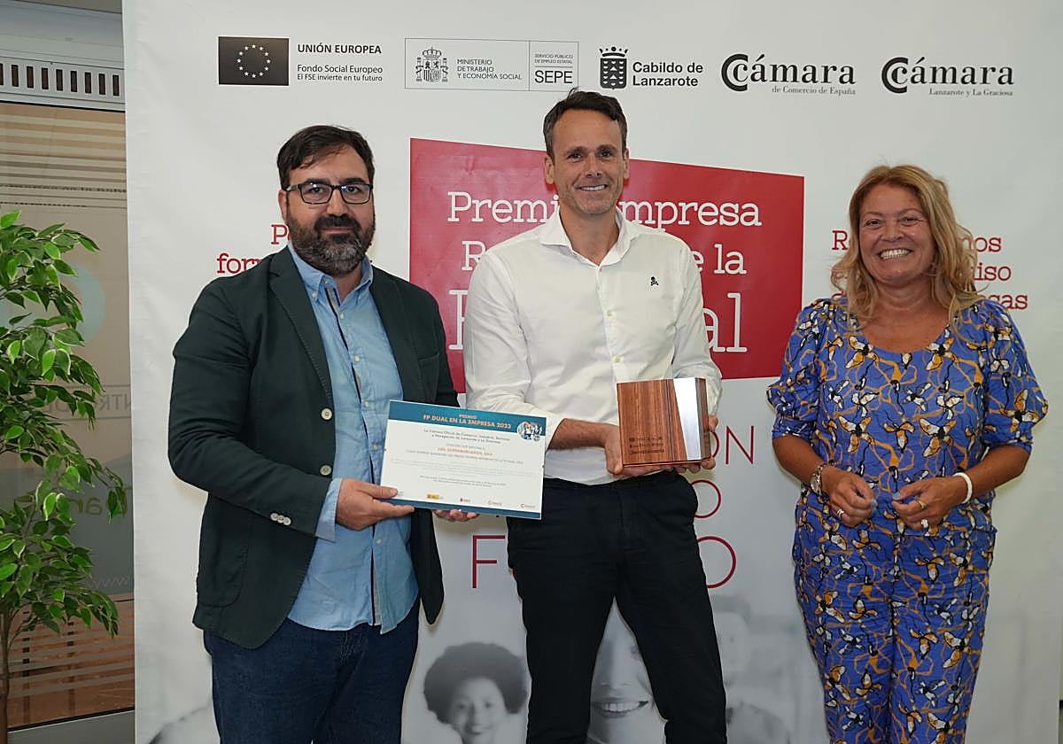 Entrega de galardón.