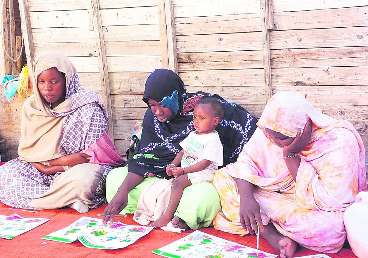 Alumnas asistiendo a clase en Mauritania.