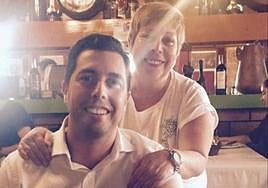 Alejandro Ramos, junto a su difunta madre, Inmaculada Medina.