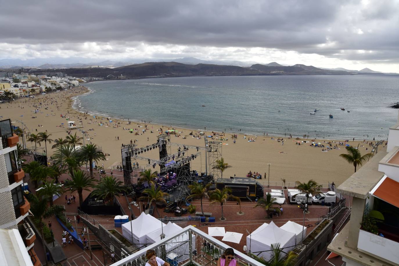 Las Canteras, preparada para los fuegos de San Juan