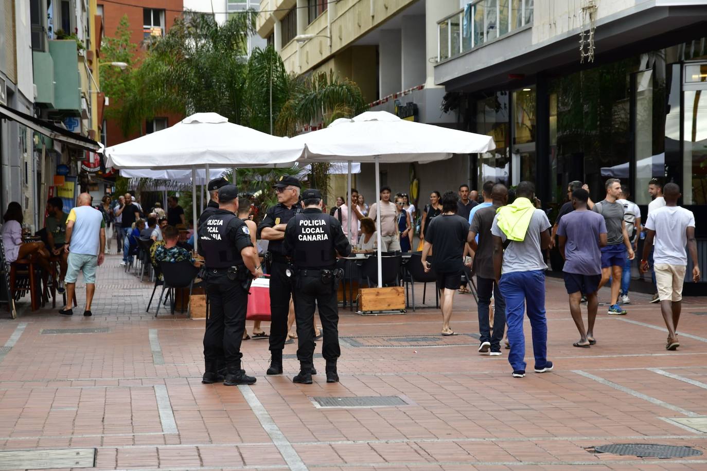 Las Canteras, preparada para los fuegos de San Juan