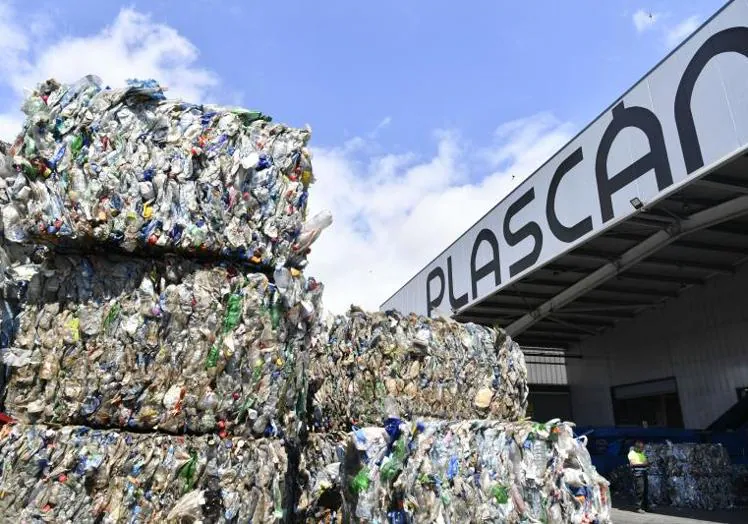 Balas de plástico para reciclar en la empresa Plascan