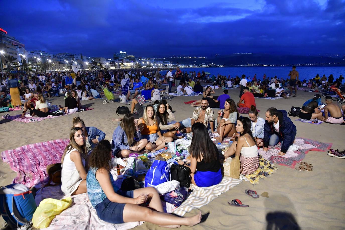 Las Canteras, preparada para los fuegos de San Juan