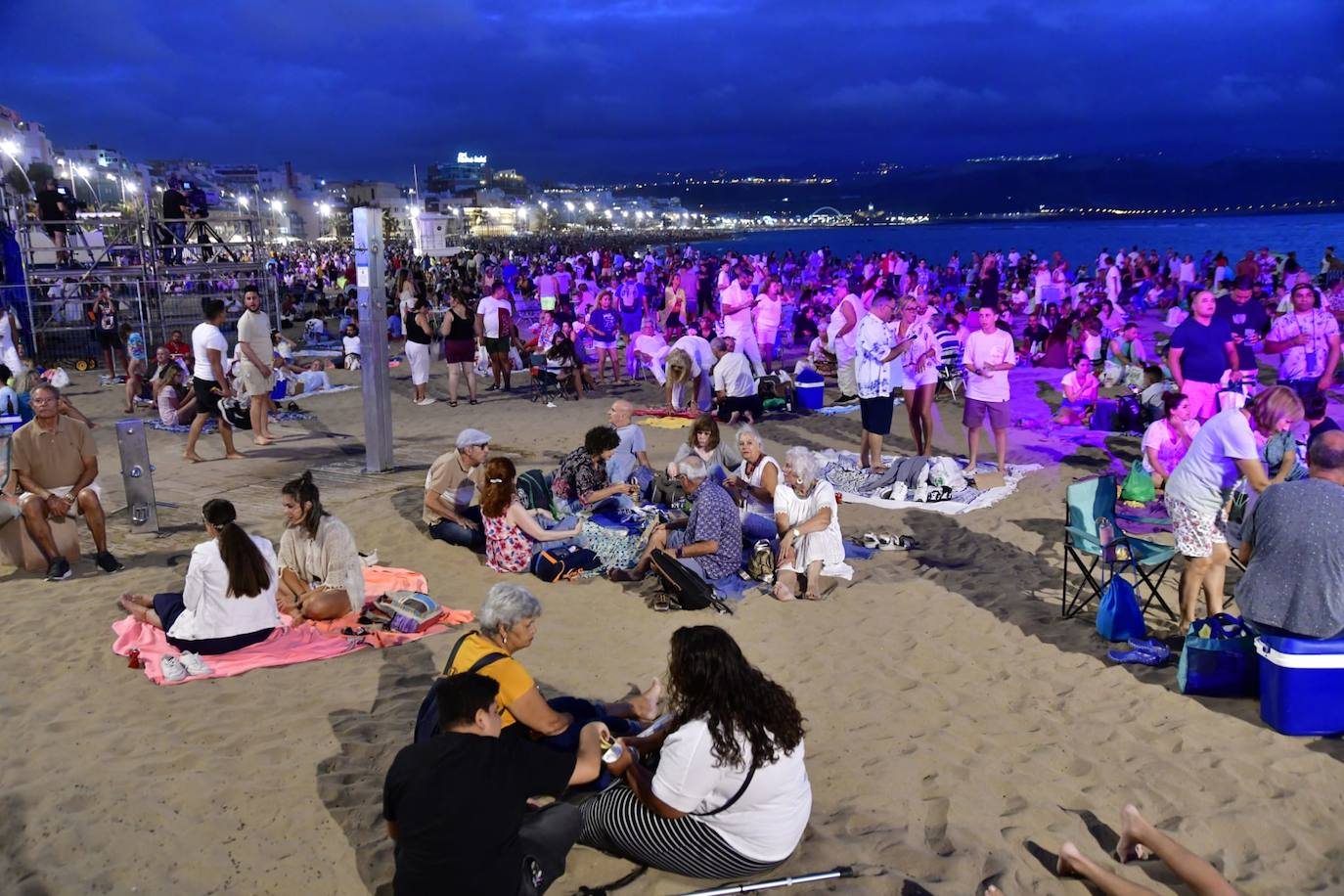 Las Canteras, preparada para los fuegos de San Juan