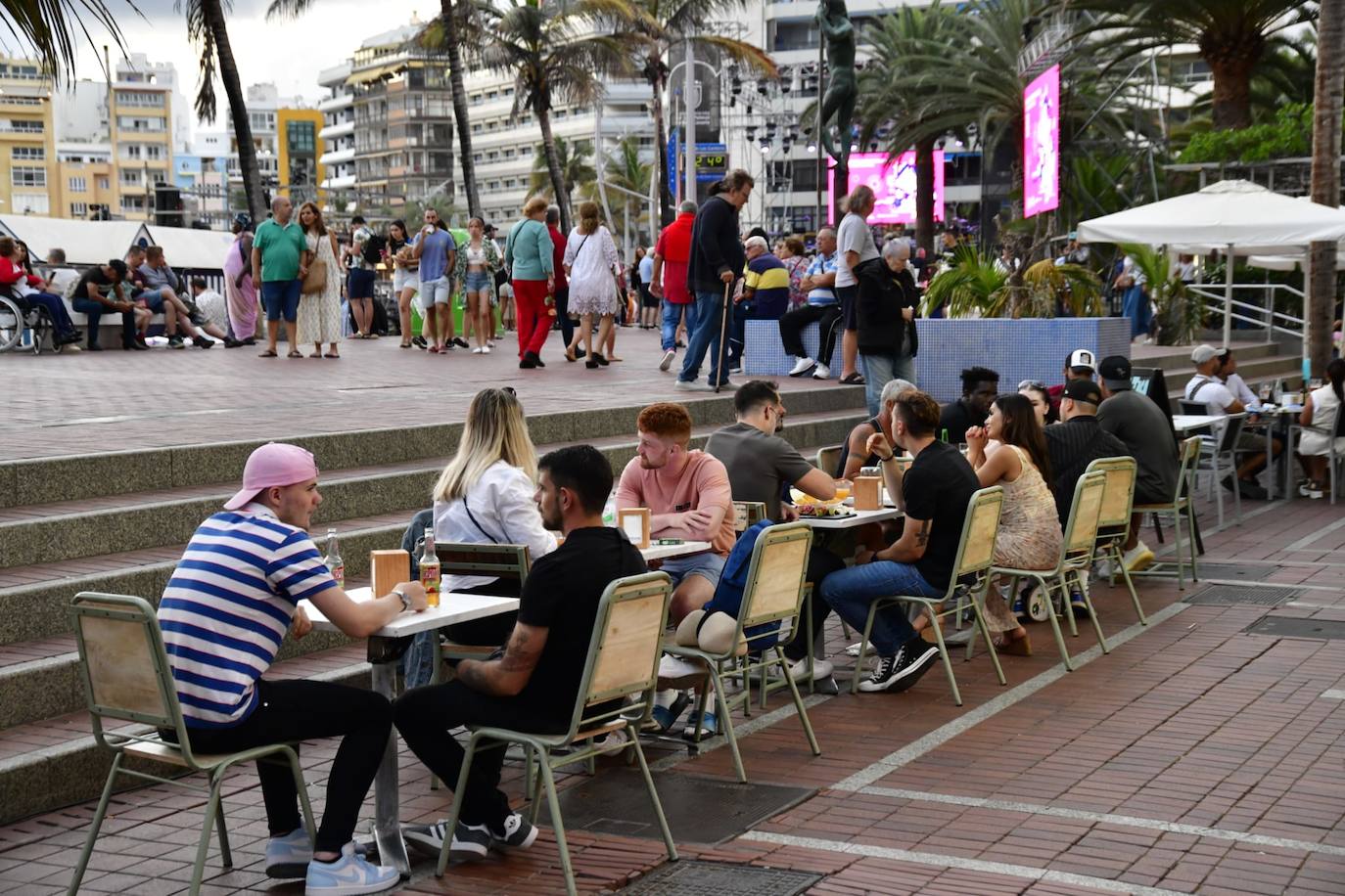 Las Canteras, preparada para los fuegos de San Juan