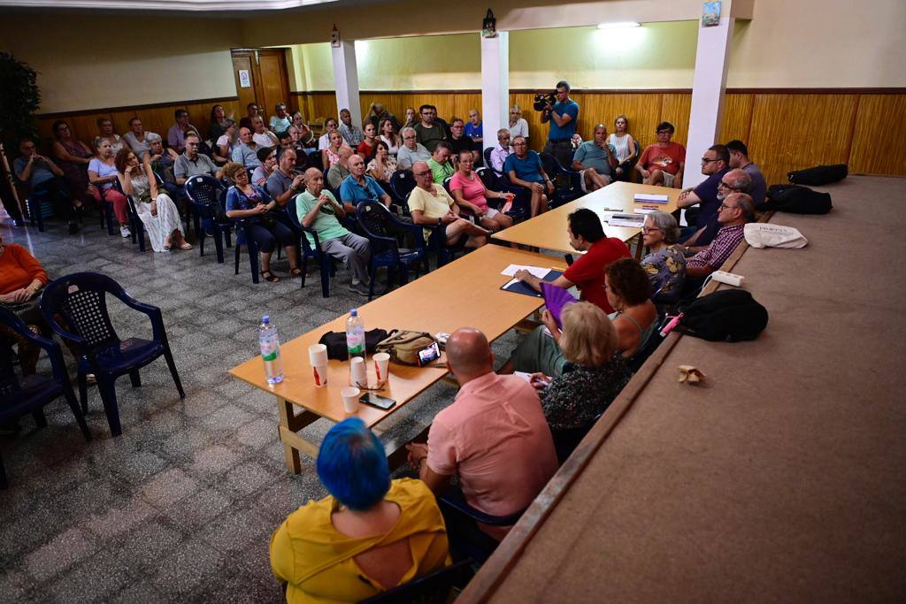 La plataforma Justicia Social Carrizal se reúne con el nuevo alcalde del municipio