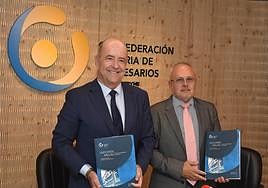 Pedro Ortega (i) y José Cristóbal García durante la presentación del informe anual 2022.