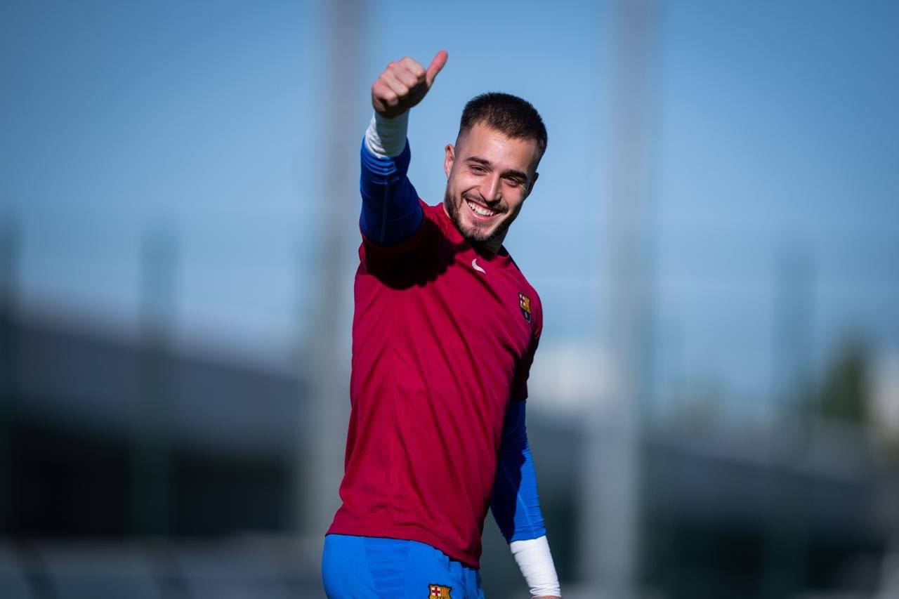 Arnau Tenas, con el Barça.