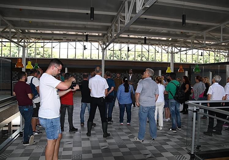 Imagen principal - Telde trabaja para reabrir el Mercado Municipal en enero de 2024