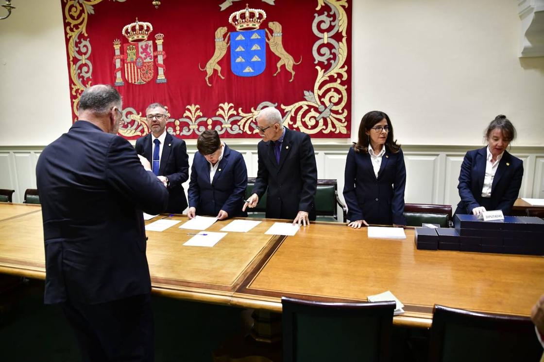 El inicio de la XI legislatura del Parlamento de Canarias, en imágenes