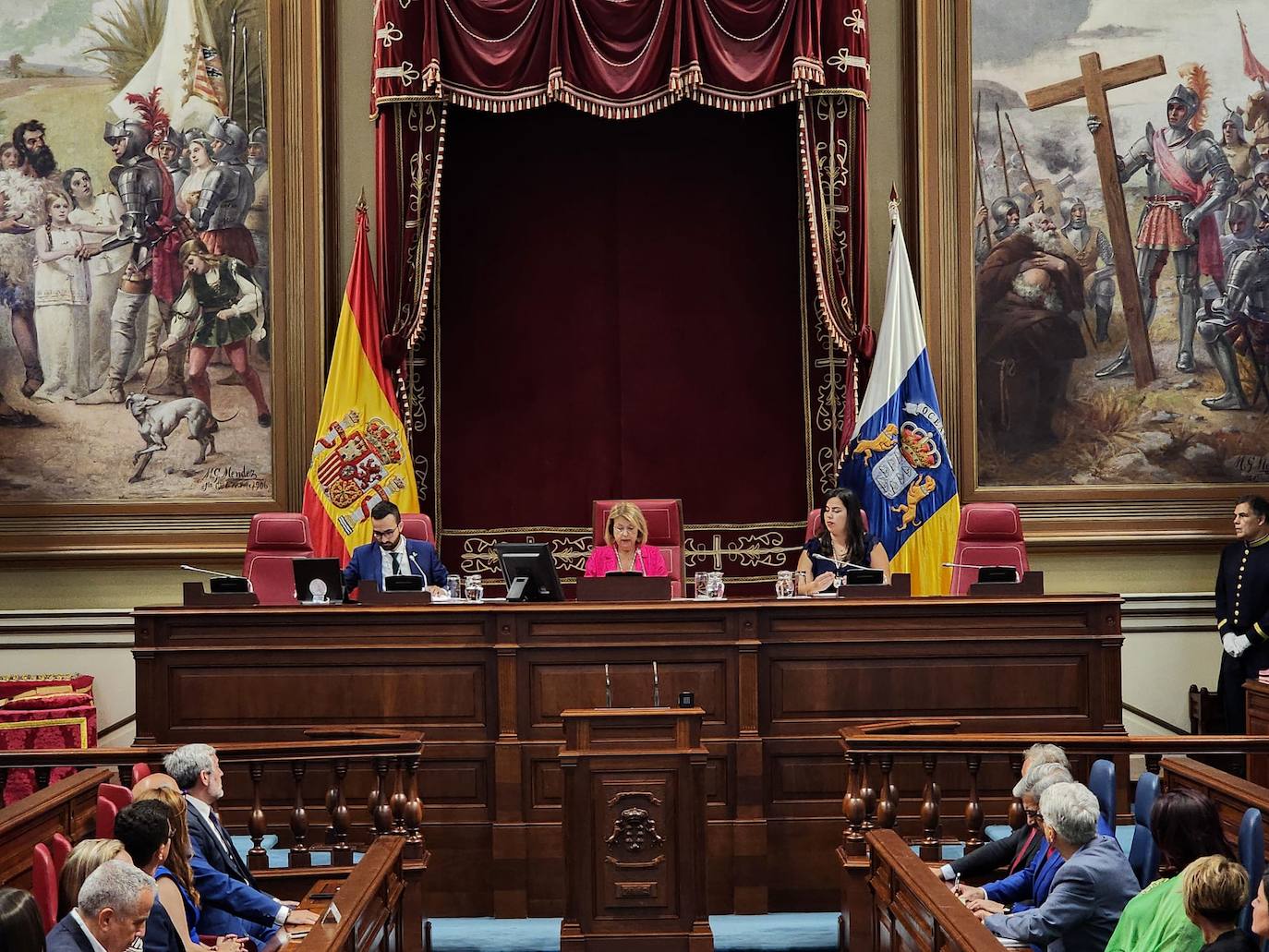 El inicio de la XI legislatura del Parlamento de Canarias, en imágenes