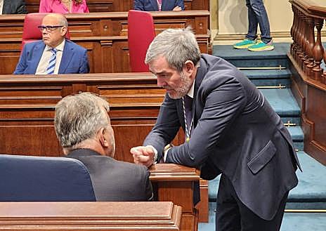 Imagen secundaria 1 - Momentos de la sesión de este martes, 27 de junio. 