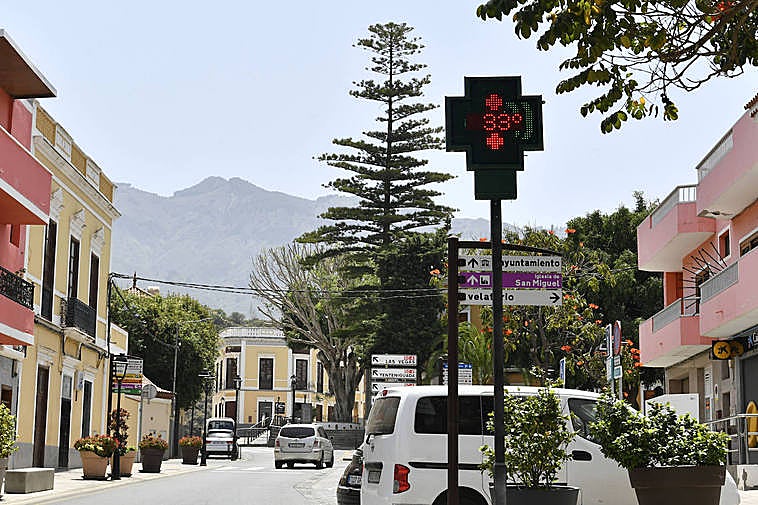 El termómetro en Valsequillo marcaba este martes a primera hora de la tarde los 33 grados.
