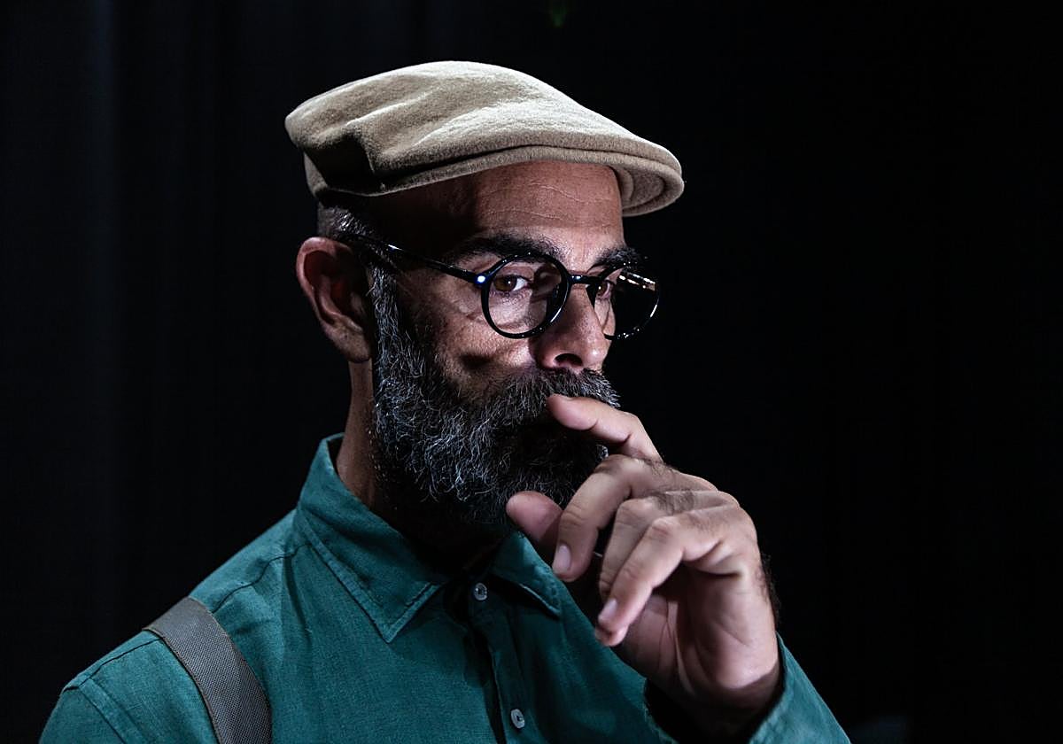 El actor grancanario Mingo Ruano, en la piel de uno de sus distintos personajes en 'Mararía la de femés'.