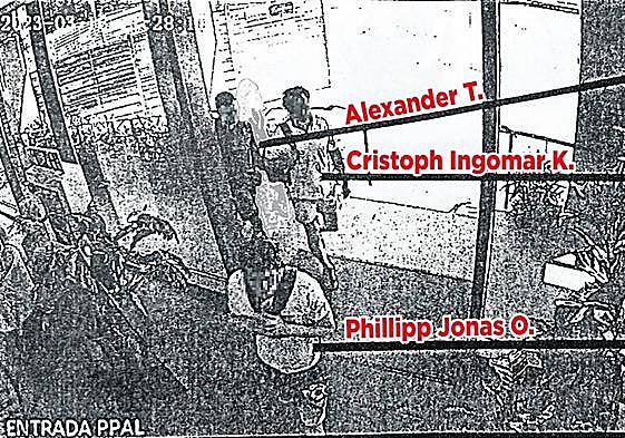 Imagen de las cámaras de seguridad del hotel donde se ve entrar a los investigados junto a la víctima.