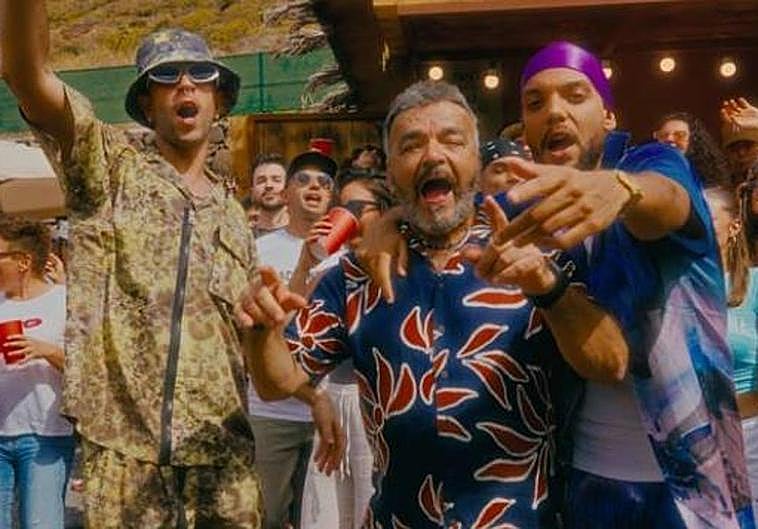 Bejo, Pepe Benavente y Lass Suga, en el videoclip de 'Amanecí sin ti'.