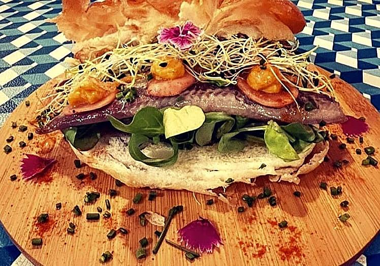 Ensaimada de sardina ahumada