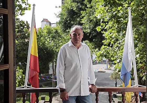 El alcalde de Firgas, Alexis Henríquez, en el Ayuntamiento.