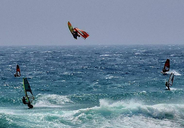 Imagen de la primera jornada de windsurf en Pozo Izquierdo.
